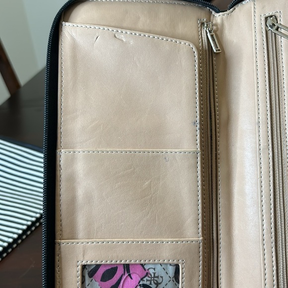 Guess Passport & Credit Card Holder Zip Around Black Wallet - Picture 6 of 16